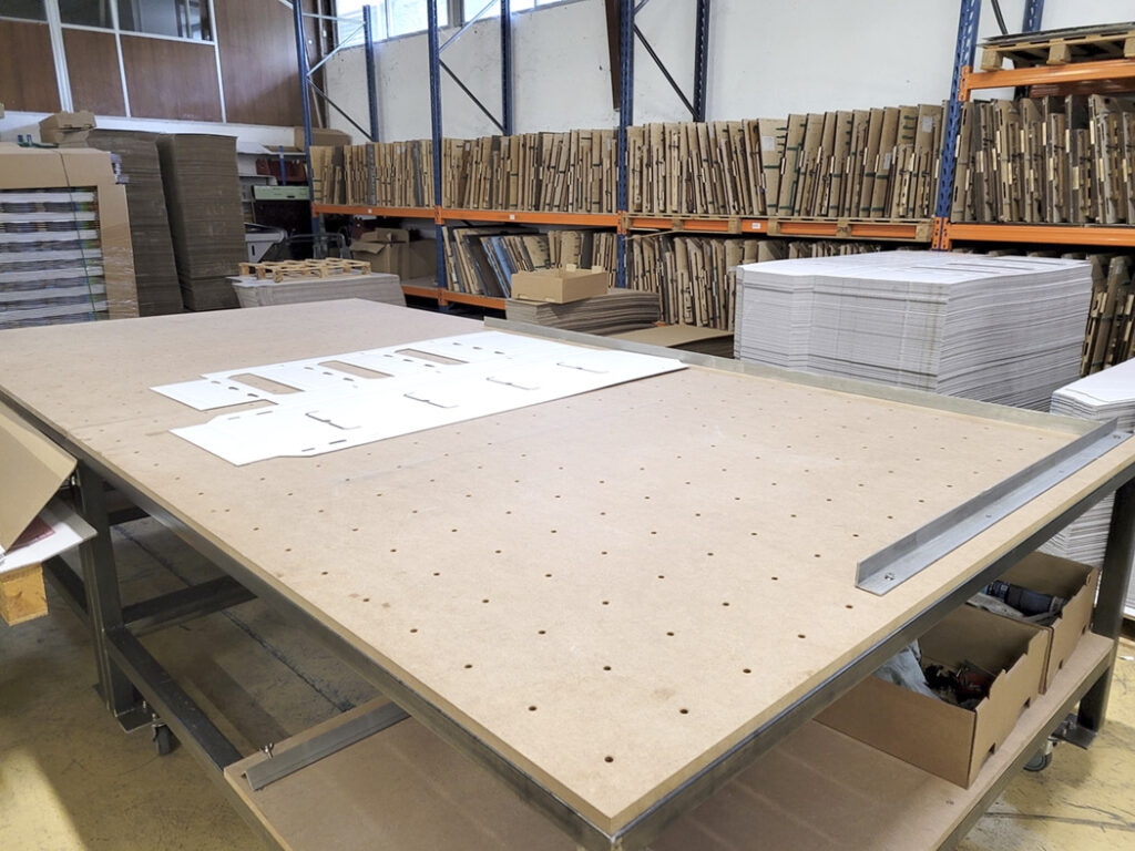 TABLE A DECOUPER 1